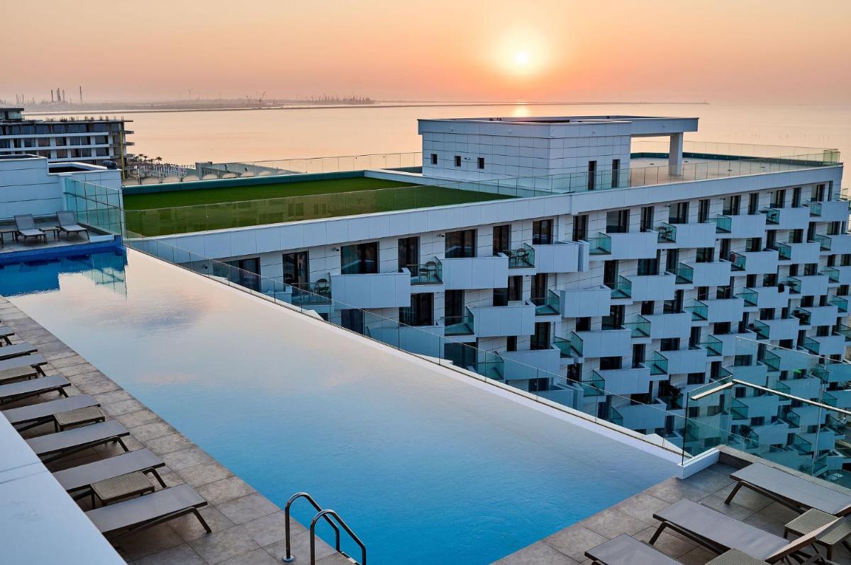 Prime 11 Apartment in Infinity Beach Resort - parking