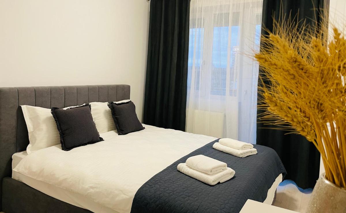 Q Home Apartment - Palas Center