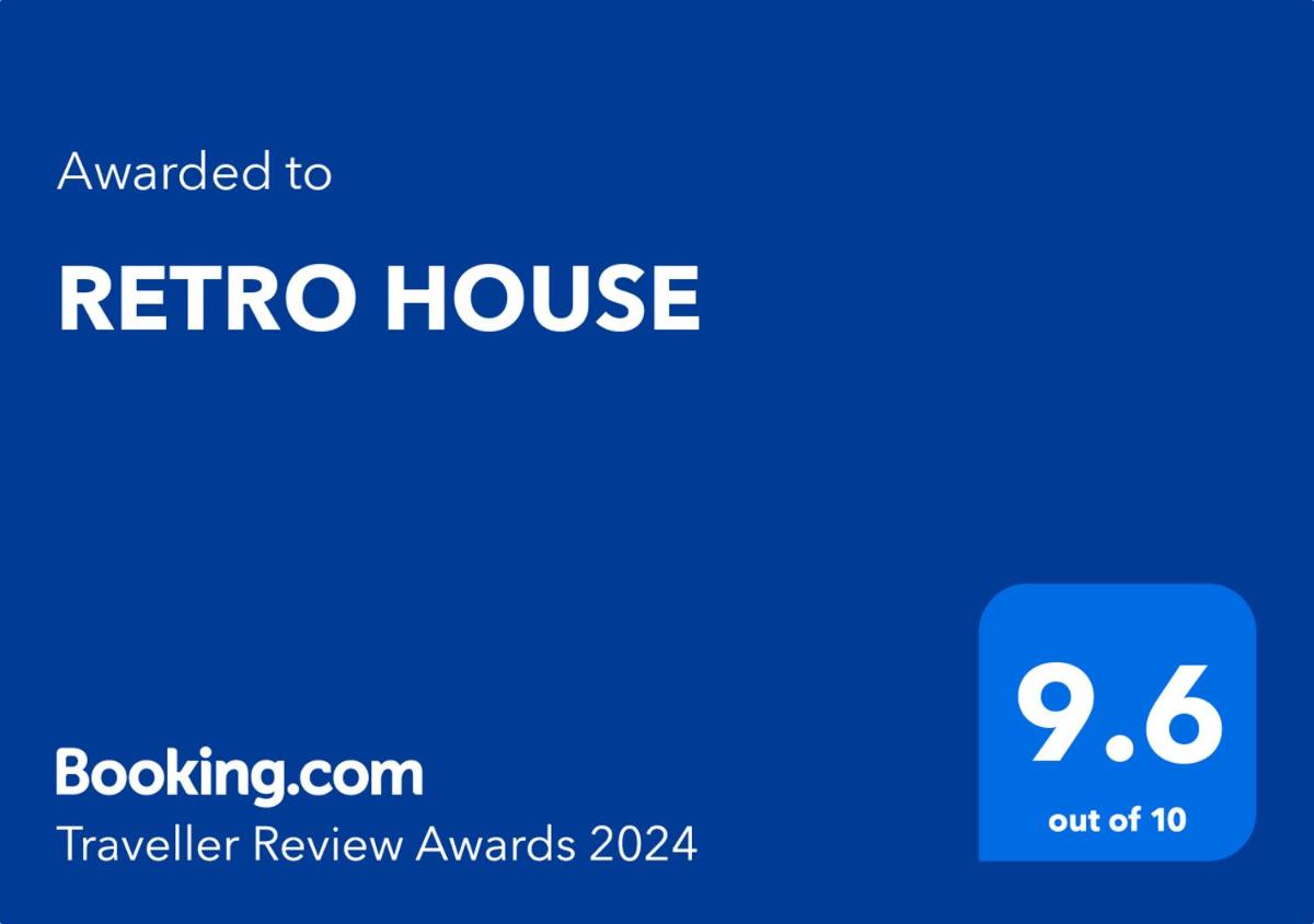 RETRO HOUSE