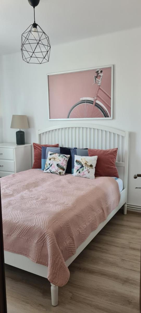 Riverside Central Apartment with free Parking