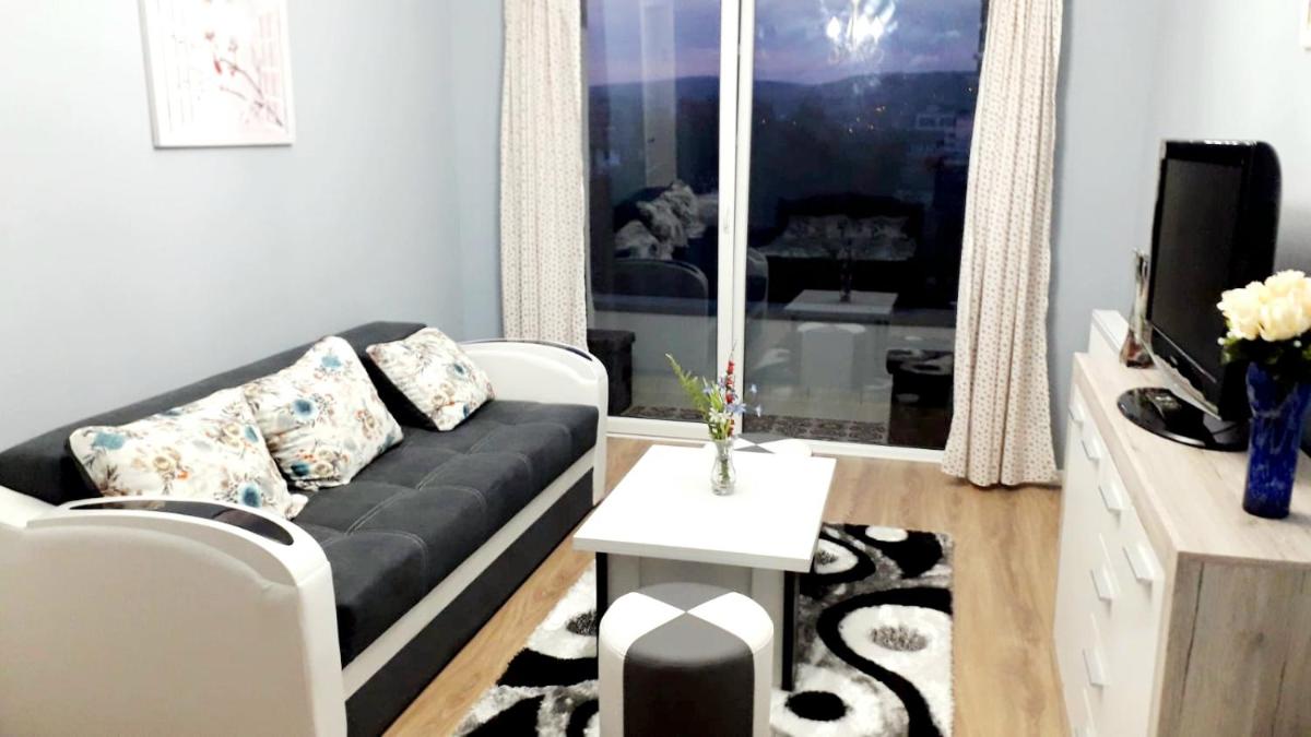 Ultra Central - Stunning Two Bedroom Apartment