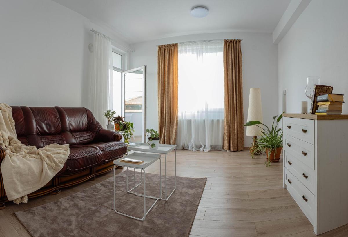 Solomon Apartments Ap 4