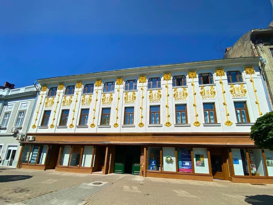 Spacious 2-Bed Apartment, Palace