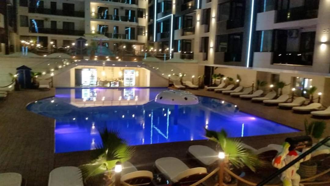 Mamaia Nord apartament Roxana, prima linie, 10 metri distanta de plaja, apartament cu vedere la mare