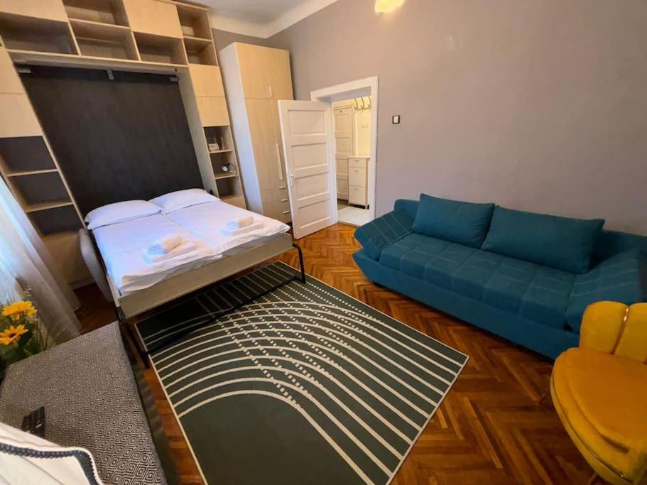 Sunflower Apartment