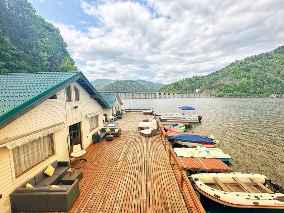 Lake Cabin Bicaz