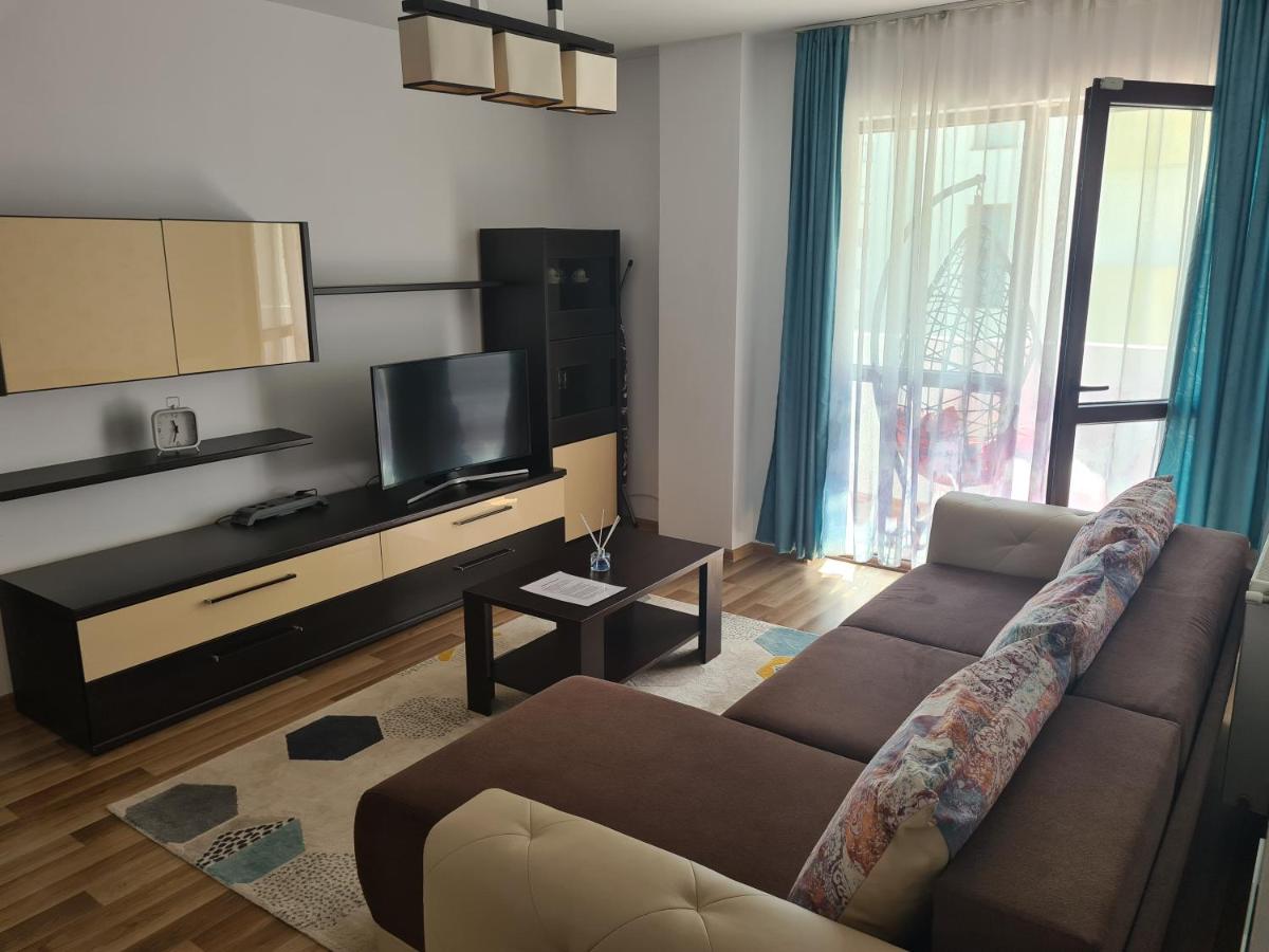 SIBIU - The Evolution LUXURY Apt - 2 Bedrooms, 1 Livingroom, 2BA with 3 ACs Units and Panoramic view - Sleeps 6 - Shopping City Mall
