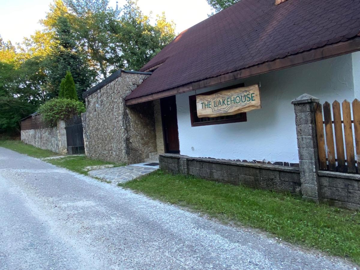 The LakeHouse Tauț