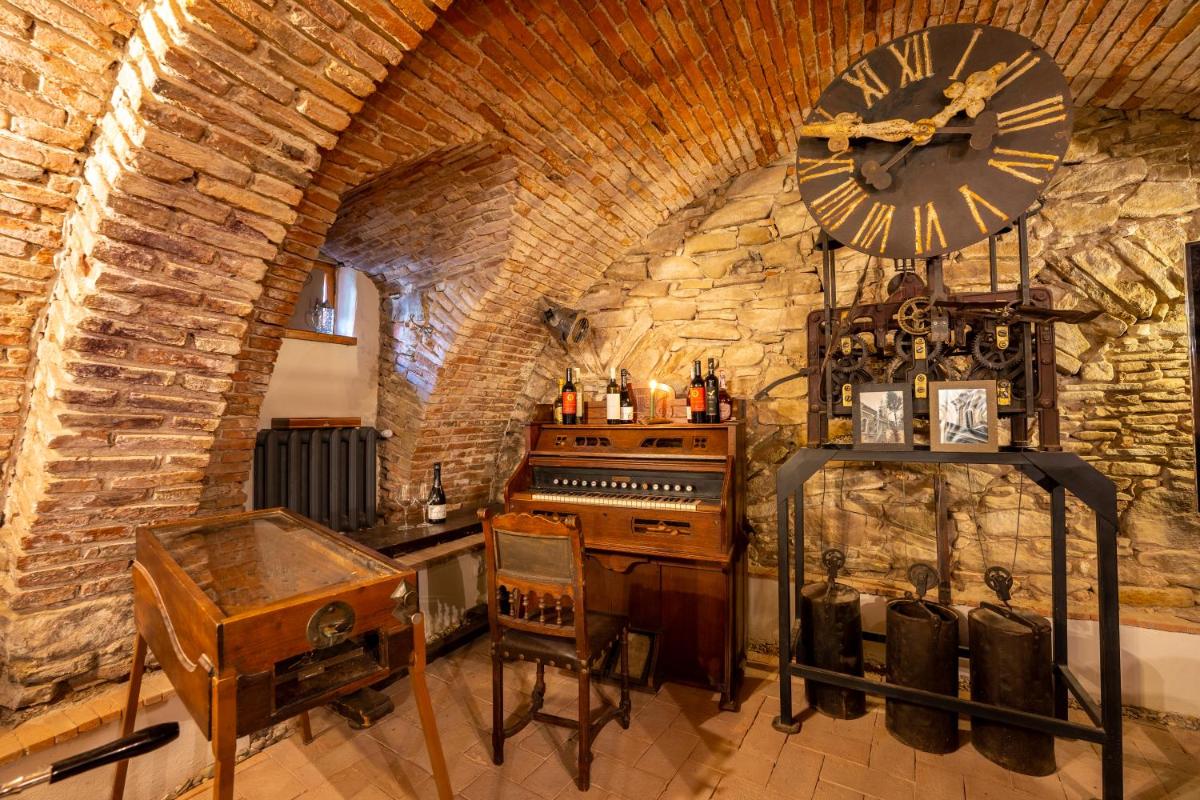 The Throne - M Museum Hotel