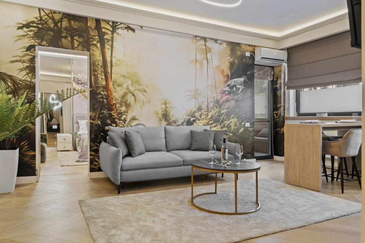 Central Two rooms apartment The Paradise of lights