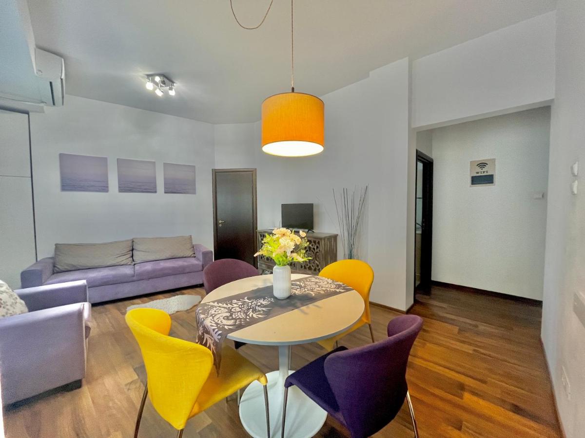 Vibrant Victoriei apartment