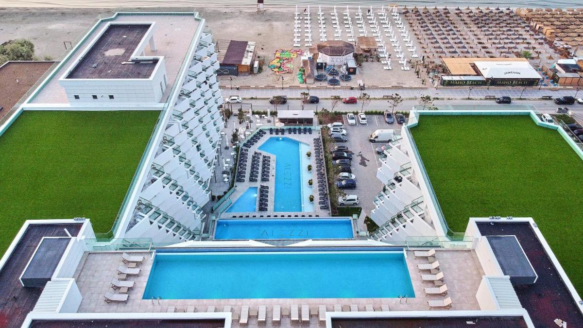 Vogue Sunrise View - Infinity Pool & Spa Resort