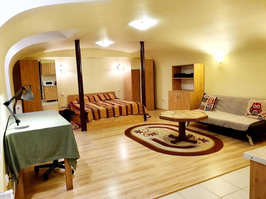 Wicked underground studio apartment