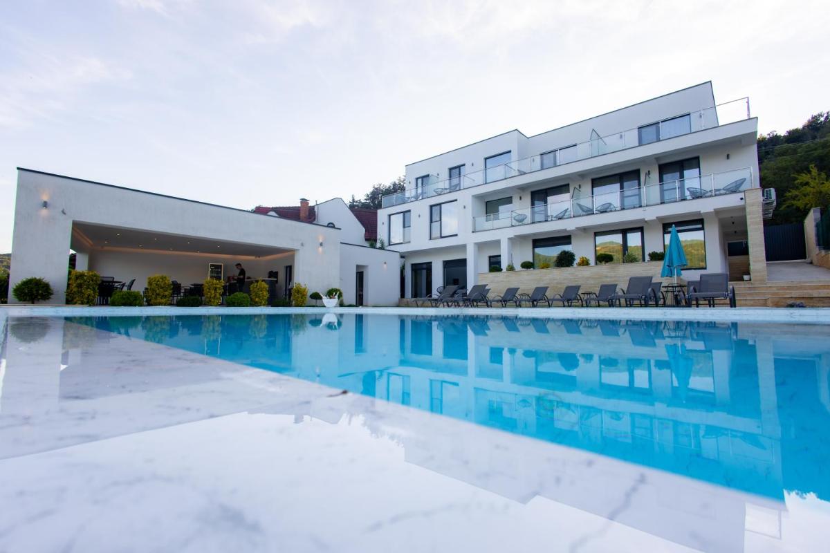 YRYS House - Adults Only